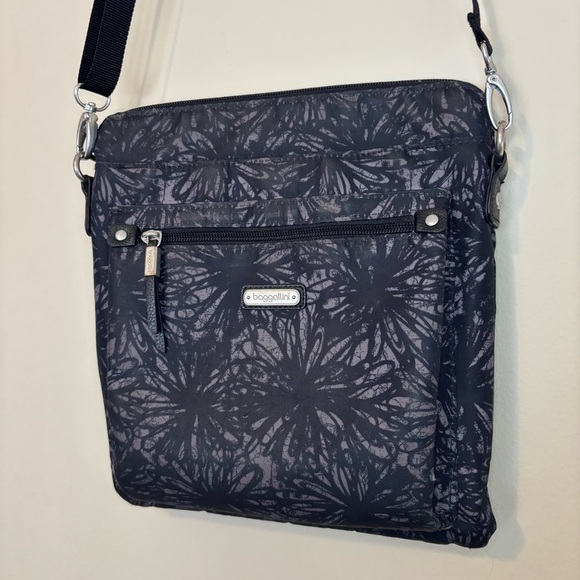 baggallini Go Bagg in Midnight Blossom Print - Picture 1 of 12